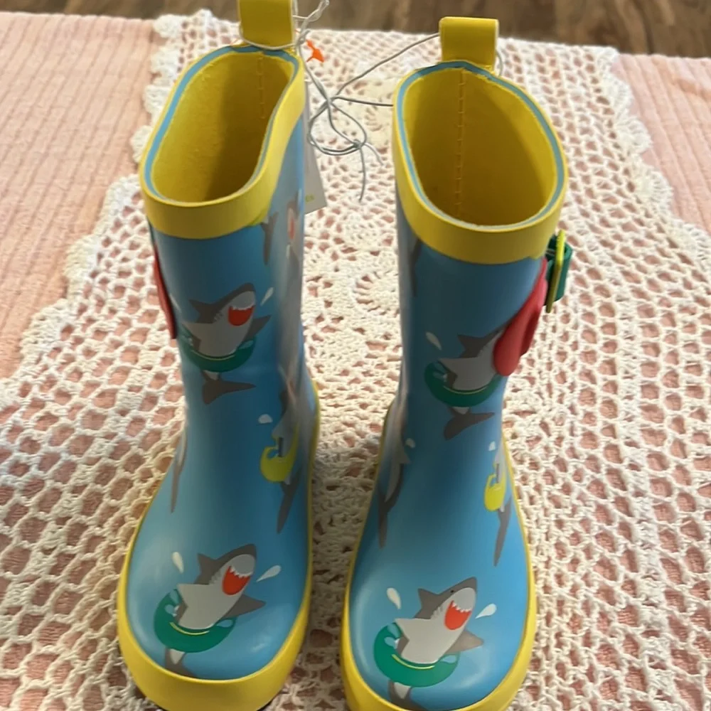 Kids  waterproof garden boots NWT by Sun Squad.  With fun shark patterns. - Picture 9 of 9